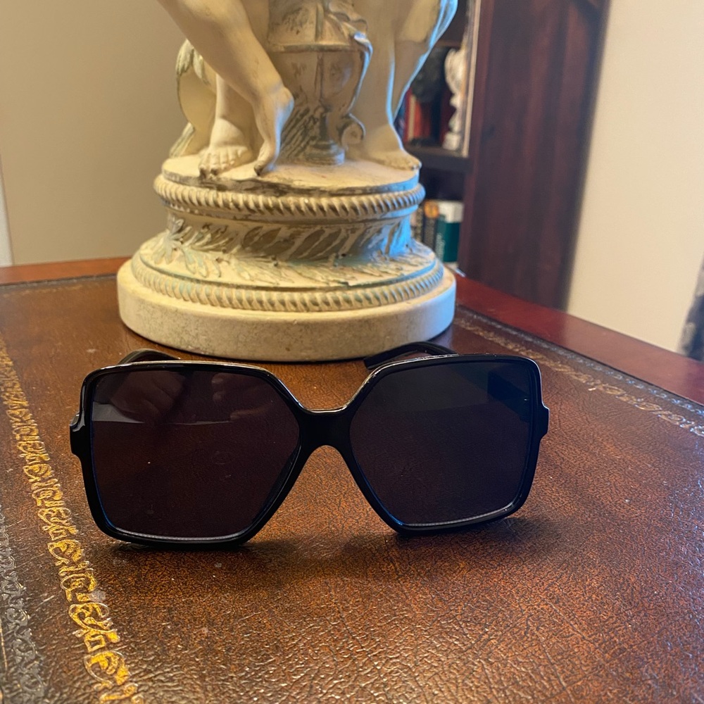 Sunglasses Trendy Oversized Black Lens